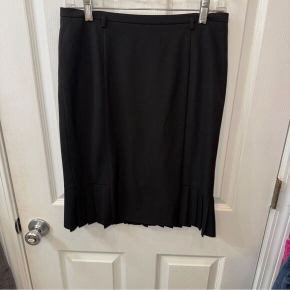 Talbots Petites Pencil Skirt with pleats at bottom size 4P- Like new! - Picture 1 of 13